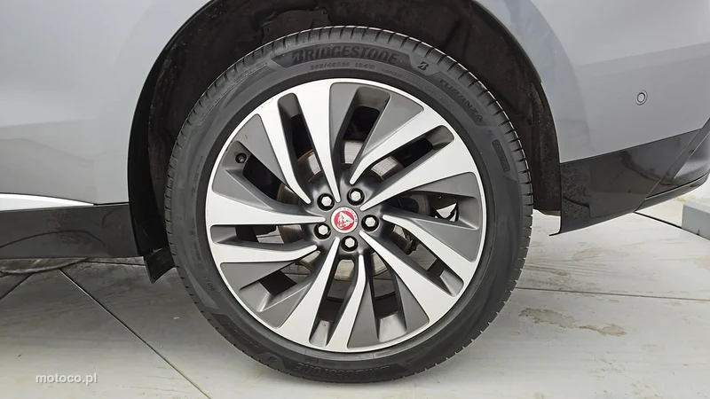 Jaguar F-Pace 23
