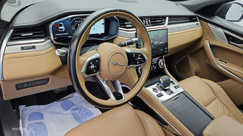 Jaguar F-Pace 9