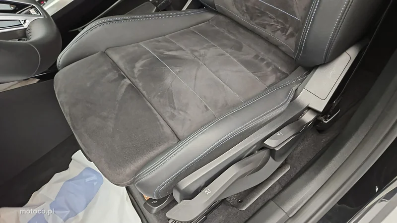 BMW X1 U11 12