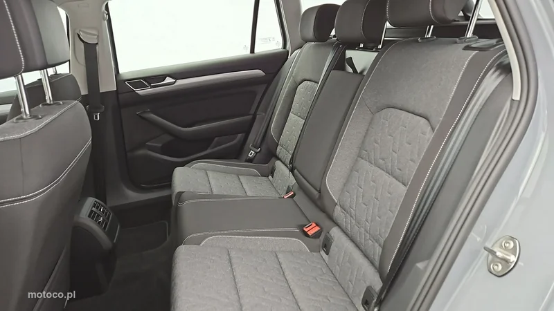 Volkswagen Passat Variant B8 21