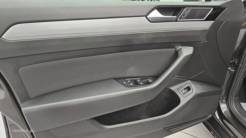 Volkswagen Passat Variant B8 10