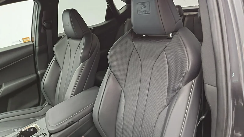 Lexus NX 11