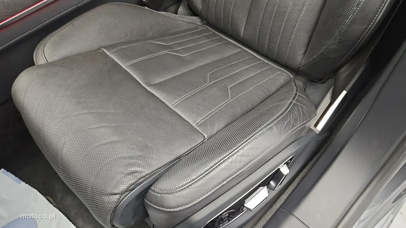 Audi A8 D5 12