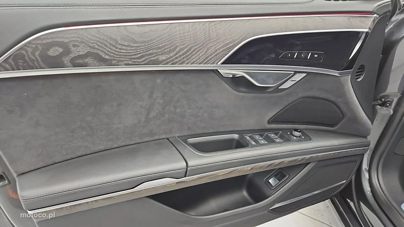 Audi A8 D5 10