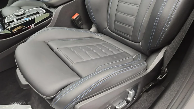 BMW iX3 12