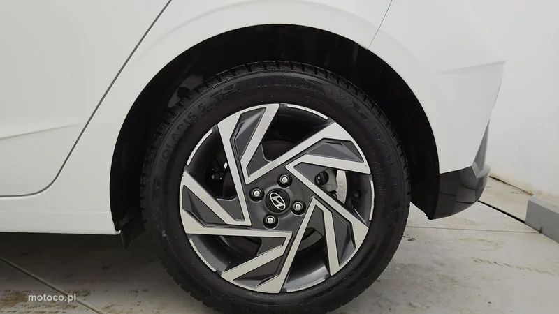 Hyundai i20 24