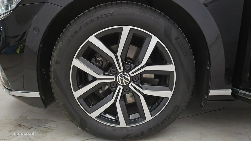 Volkswagen Passat Variant B8 25
