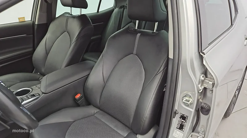 Toyota Camry XV70 11