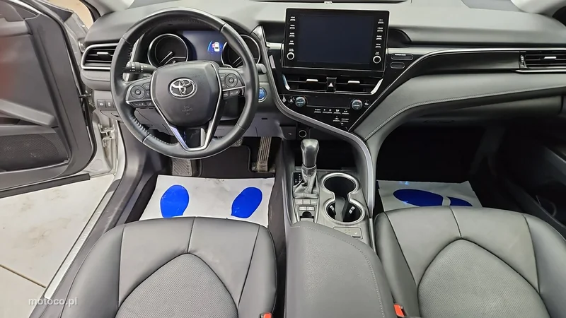 Toyota Camry XV70 13