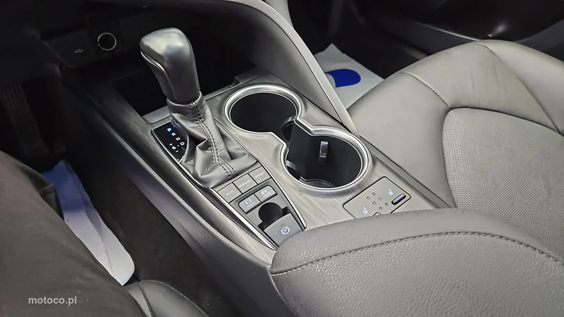Toyota Camry XV70 18