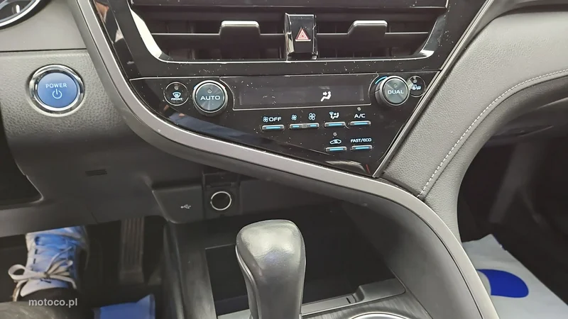 Toyota Camry XV70 19