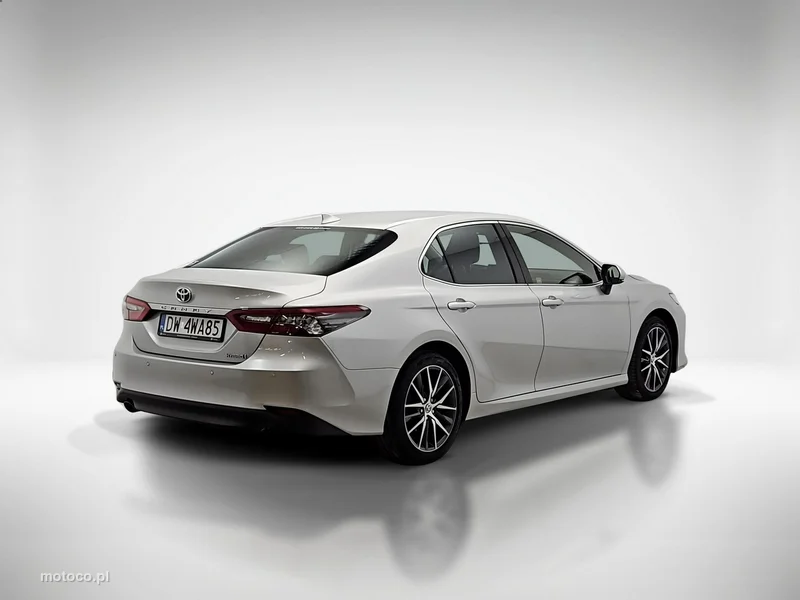 Toyota Camry XV70 5