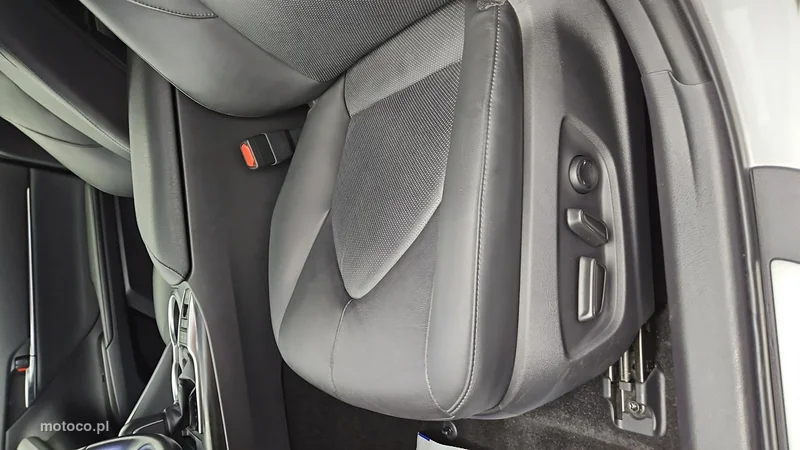 Toyota Camry XV70 12