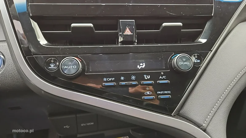 Toyota Camry XV70 19
