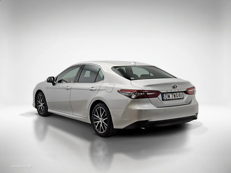 Toyota Camry XV70 3