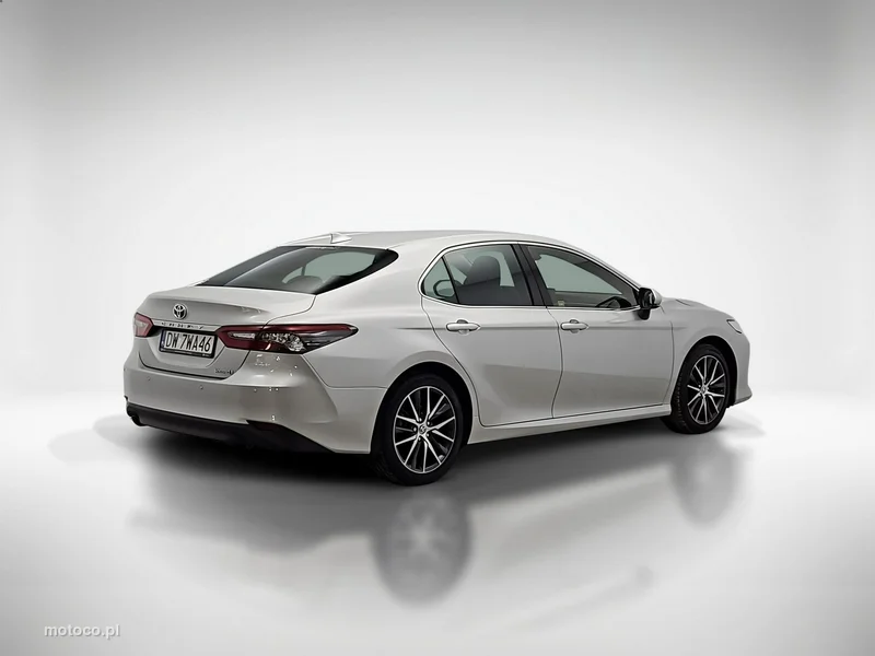 Toyota Camry XV70 5