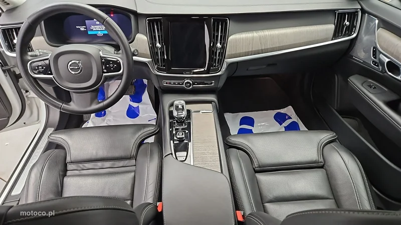Volvo V90 Cross Country 13