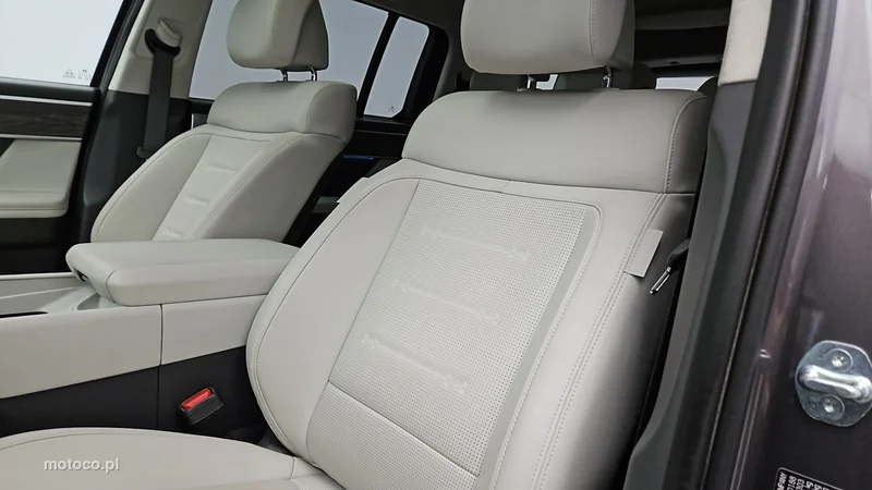 Hyundai SANTA FE 11