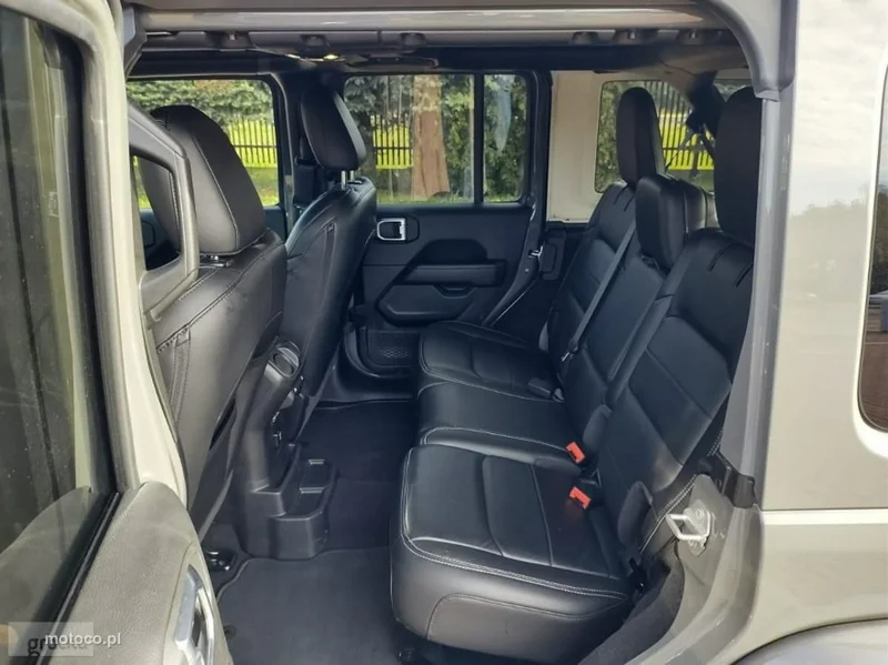 Jeep Wrangler 4