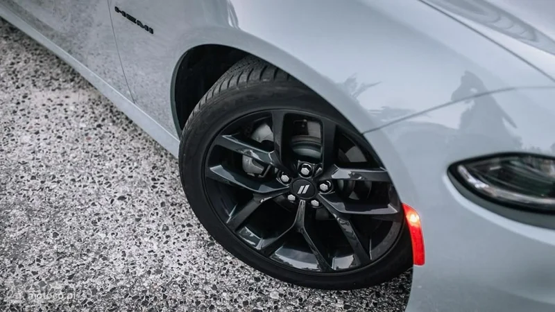 Dodge Charger 4