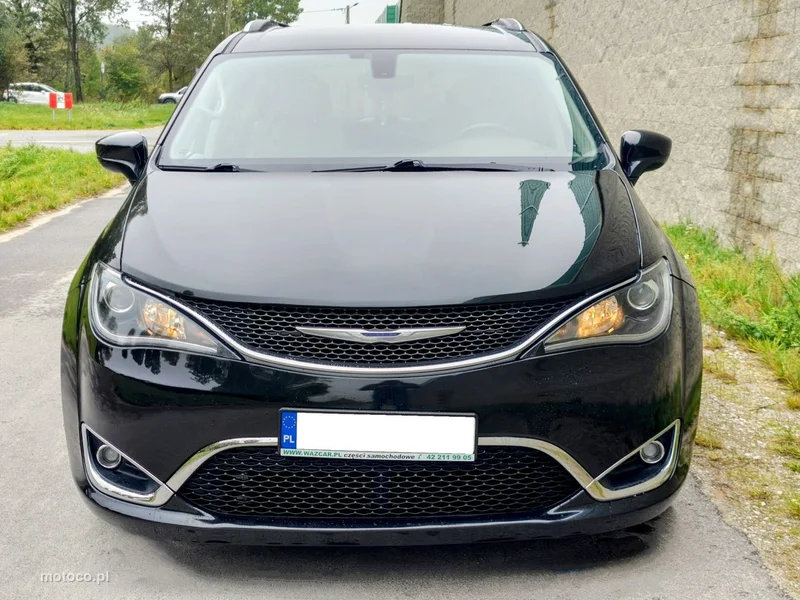 Chrysler Pacifica 2