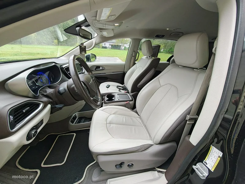 Chrysler Pacifica 11
