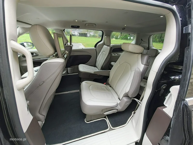 Chrysler Pacifica 13