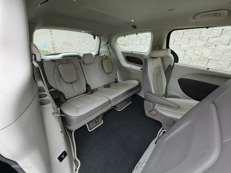 Chrysler Pacifica 14