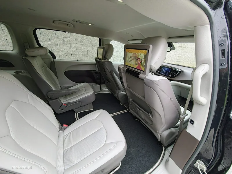 Chrysler Pacifica 15