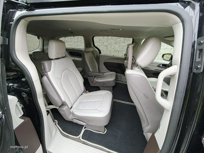 Chrysler Pacifica 16