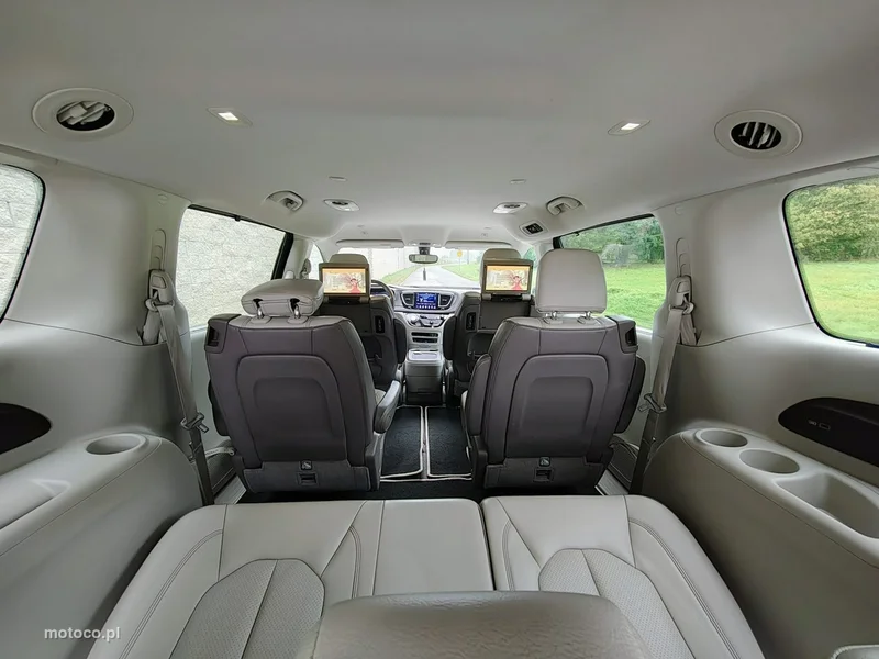 Chrysler Pacifica 30