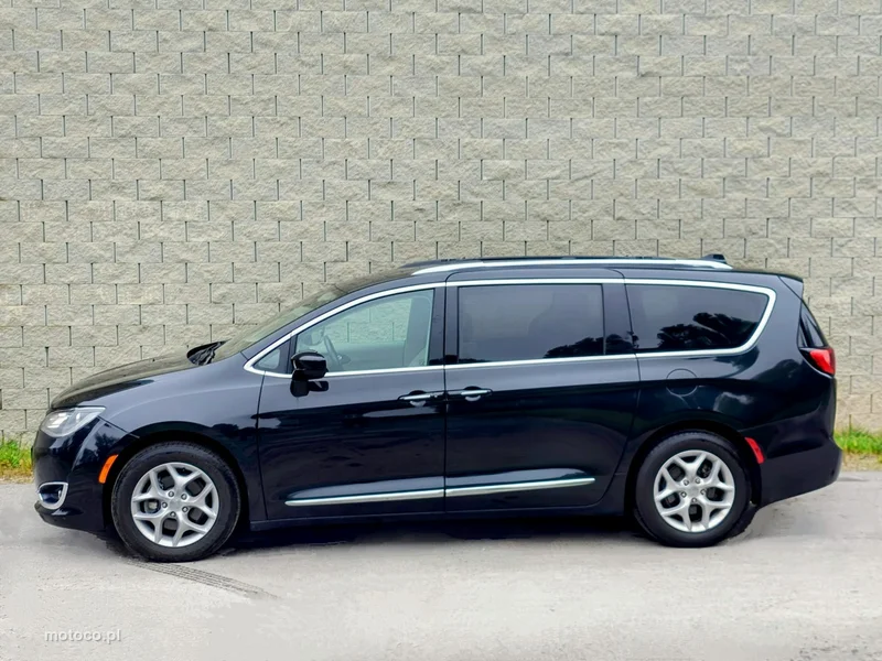 Chrysler Pacifica 8