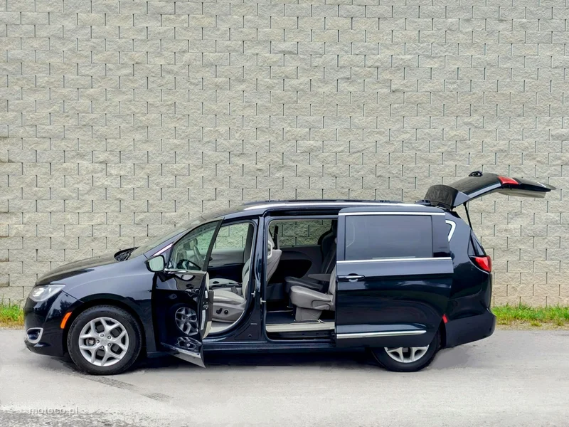 Chrysler Pacifica 9