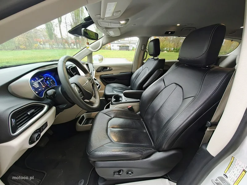 Chrysler Pacifica 11
