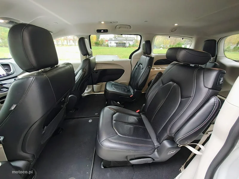 Chrysler Pacifica 13