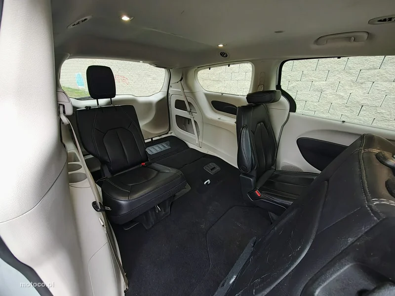 Chrysler Pacifica 14