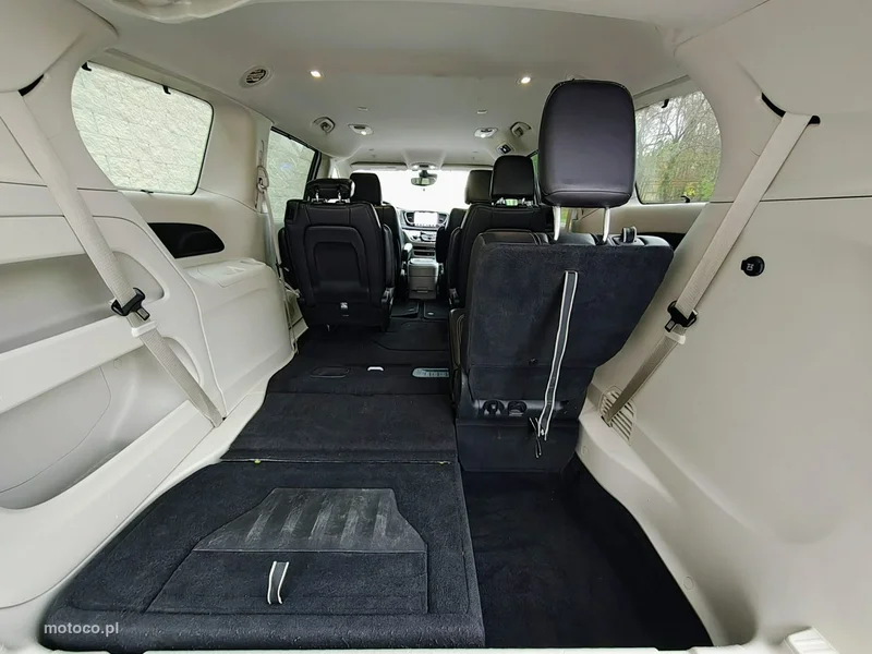 Chrysler Pacifica 21