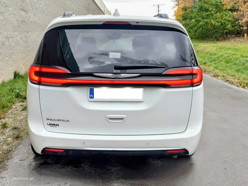 Chrysler Pacifica 5