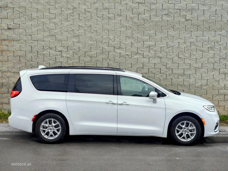 Chrysler Pacifica 8