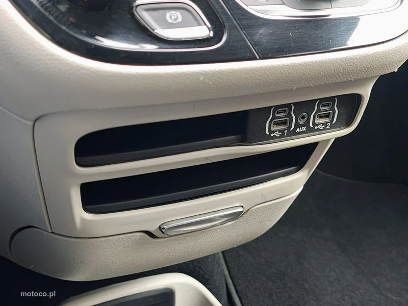 Chrysler Pacifica 16