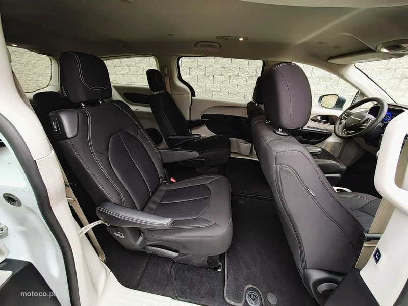 Chrysler Pacifica 24