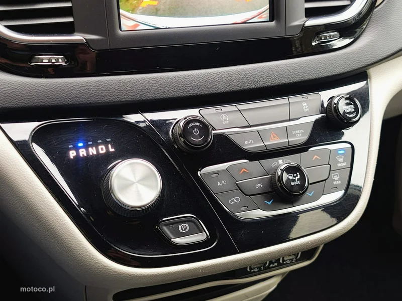 Chrysler Pacifica 26
