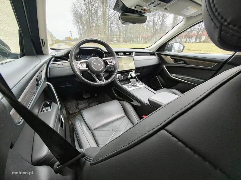 Jaguar F-Pace 11