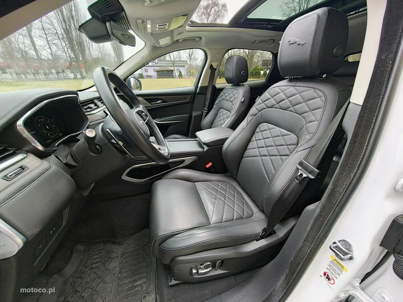 Jaguar F-Pace 12