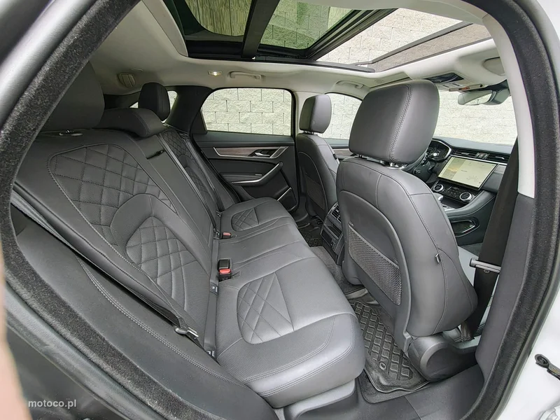 Jaguar F-Pace 14
