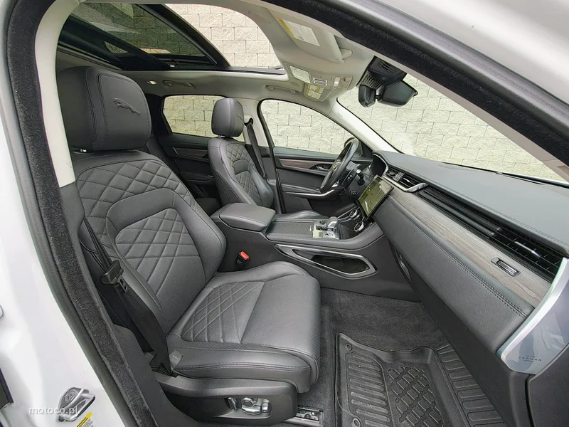 Jaguar F-Pace 15
