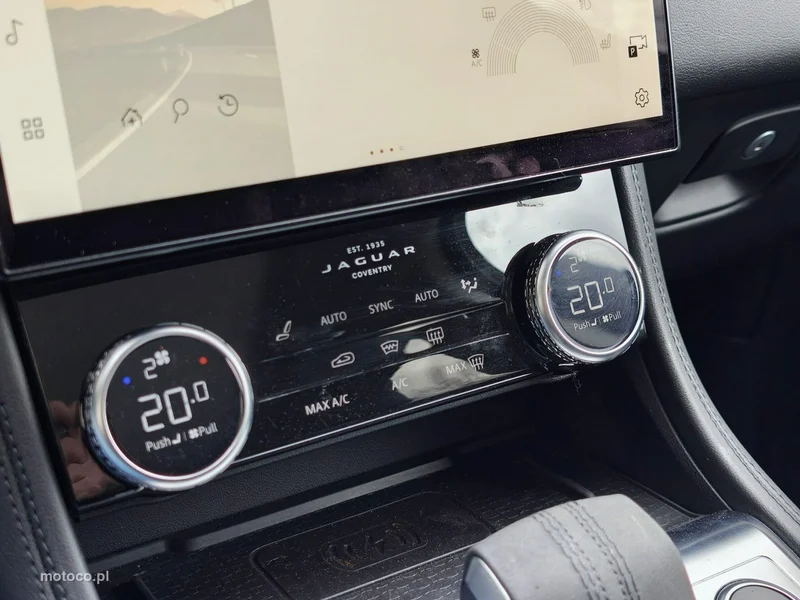 Jaguar F-Pace 18