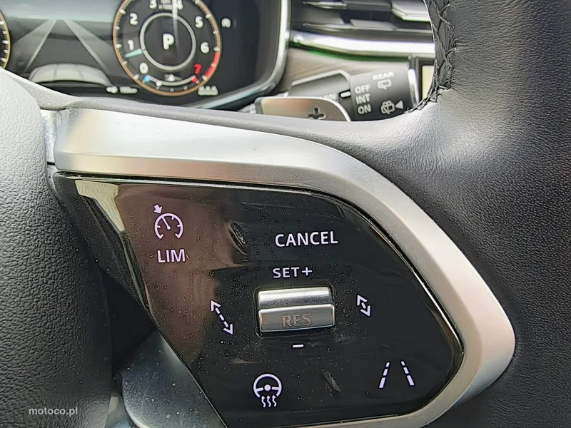 Jaguar F-Pace 26
