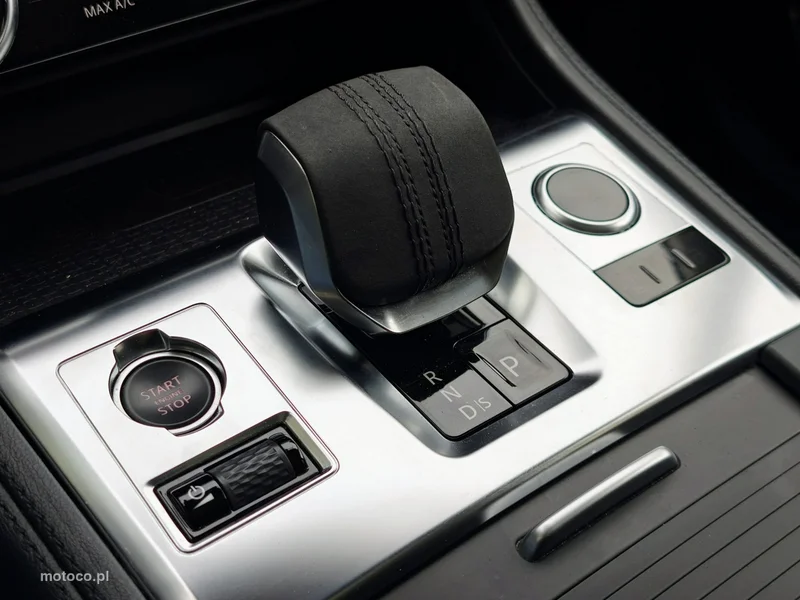 Jaguar F-Pace 27
