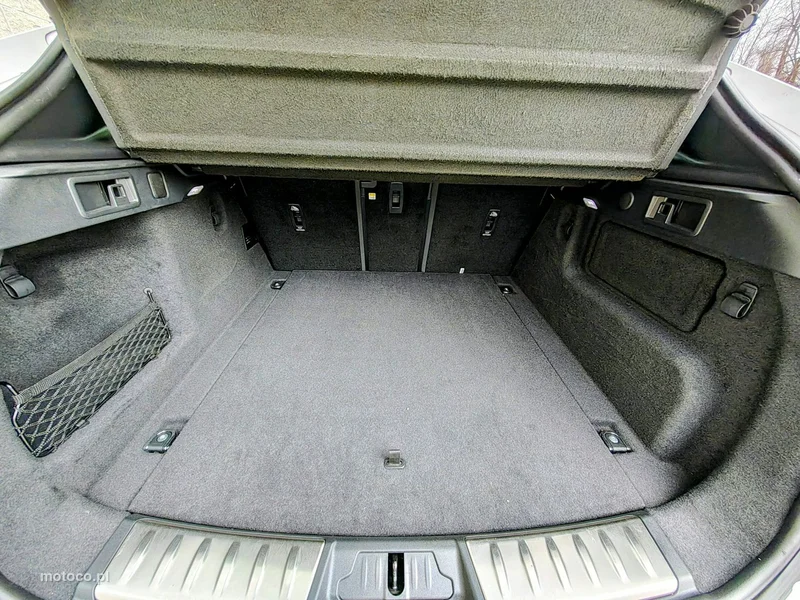 Jaguar F-Pace 28